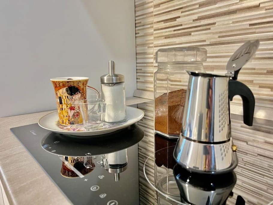 Metro-Apartment: Fabolous Flat มอนคาลีเอรี ภายนอก รูปภาพ